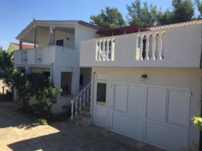 Apartments with a parking space Vir - 12948